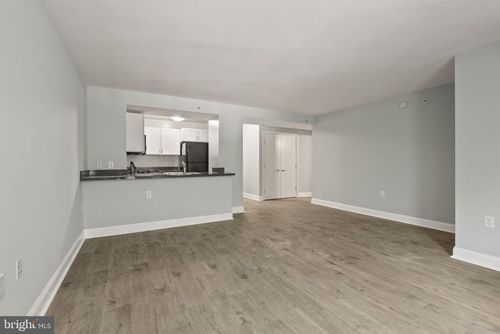 n325-800 4th St Sw, WASHINGTON, DC, 20024-3033 | Card Image