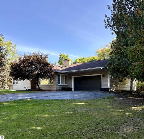 132 Fox Dr, Saint Louis, MI, 48880-9745 | Card Image