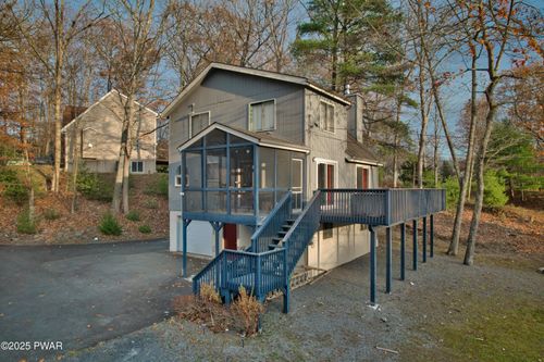 129 Stafford Dr, Bushkill, PA, 18324-8676 | Card Image