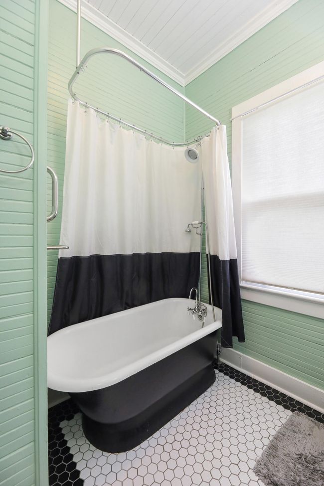 Original Cast Iron Tub | Image 28