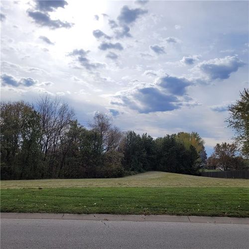 700 Sw Southgate Dr, Blue Springs, MO, 64015 | Card Image