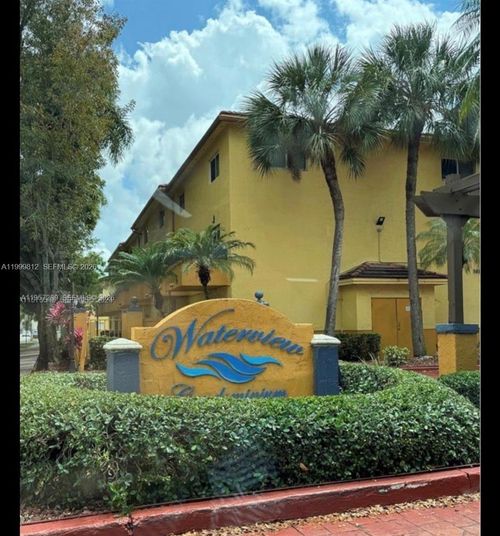 10-209-8270 149th Ct, Miami, FL, 33193-3108 | Card Image