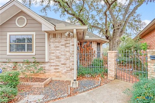 738 Cedar Pkwy, Seguin, TX, 78155-6101 | Card Image