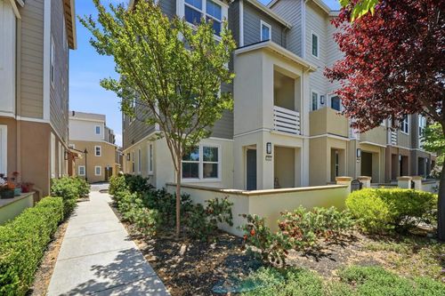176 E Main Ave, Morgan Hill, CA, 95037-8027 | Card Image