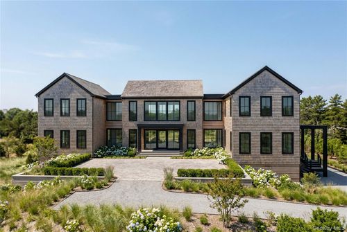 11 Pine Tree Ln, Westhampton, NY, 11977-1317 | Card Image