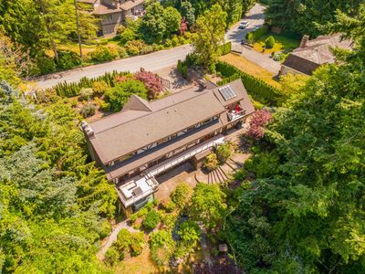 5704 Westport Rd, House other with 5 bedrooms, 4 bathrooms and 6 parking in West Vancouver BC | Image 1