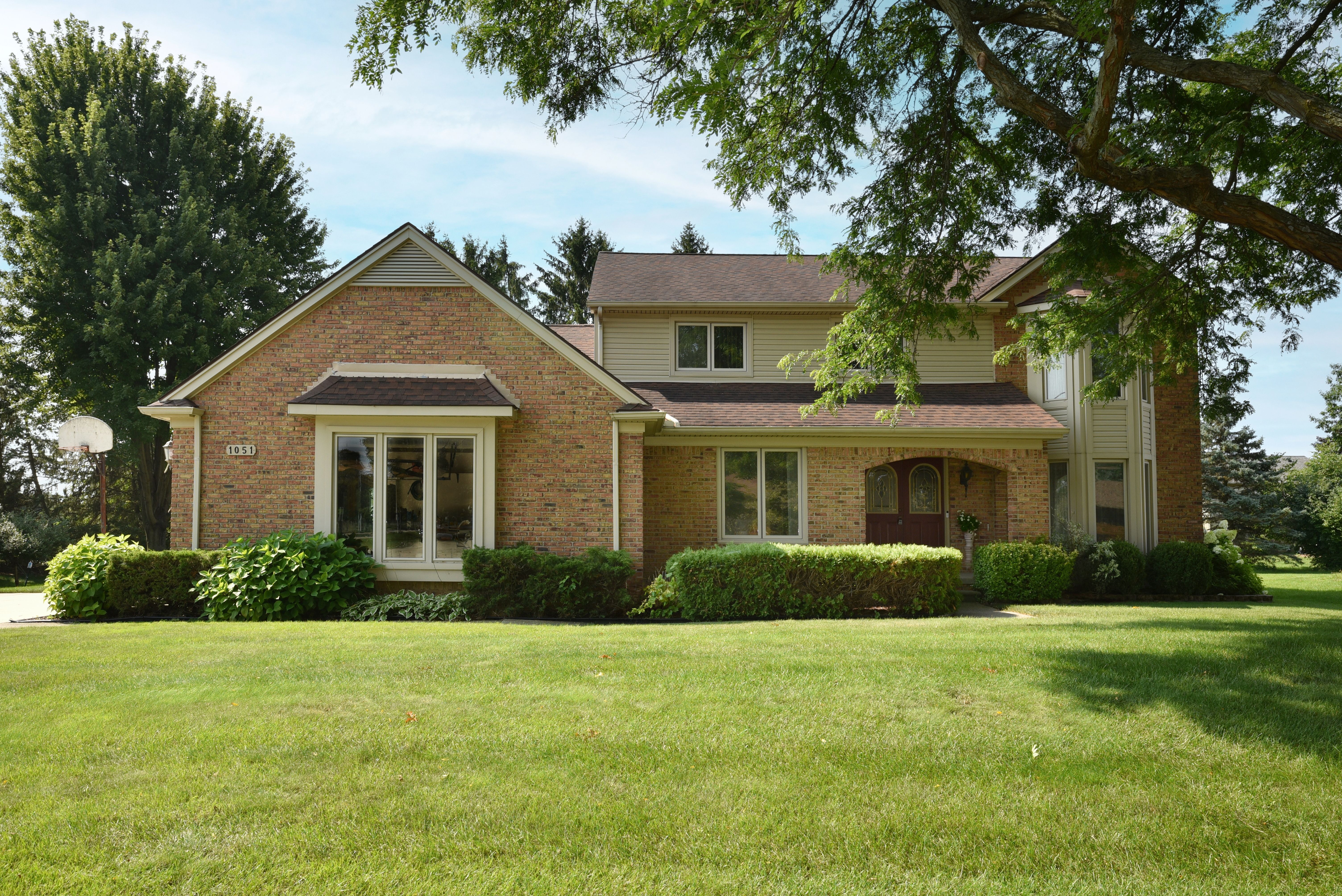 Byron Dr, Troy, MI 48098