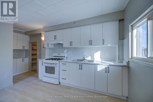 {{alt}} | Card Image