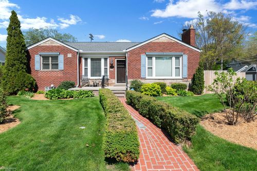 832 Loraine St, Grosse Pointe, MI, 48230-1238 | Card Image