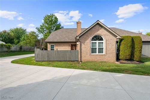 apt-2402-8050 Harbor Creek Dr, Mentor-On-The-Lake, OH, 44060-2075 | Card Image