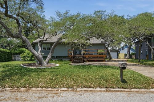 2104 Crescent Dr, Rockport, TX, 78382-3618 | Card Image