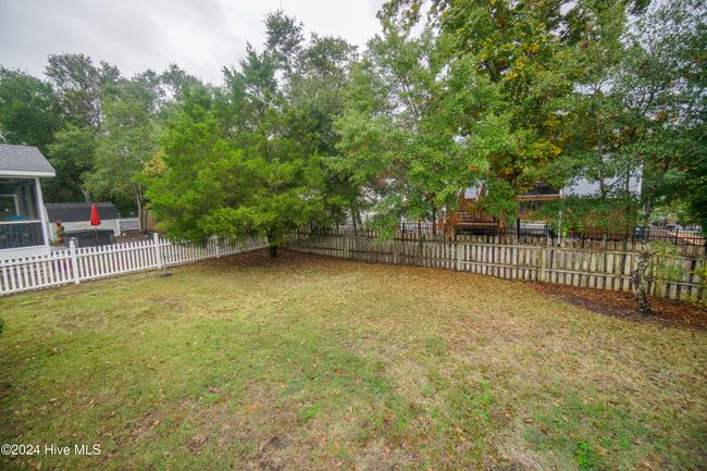 106 Se 21 St St, House other with 4 bedrooms, 3 bathrooms and 2 parking in Oak Island NC | Image 25