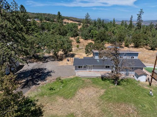 4700 Scenic Ave, Central Point, OR, 97502-8704 | Card Image