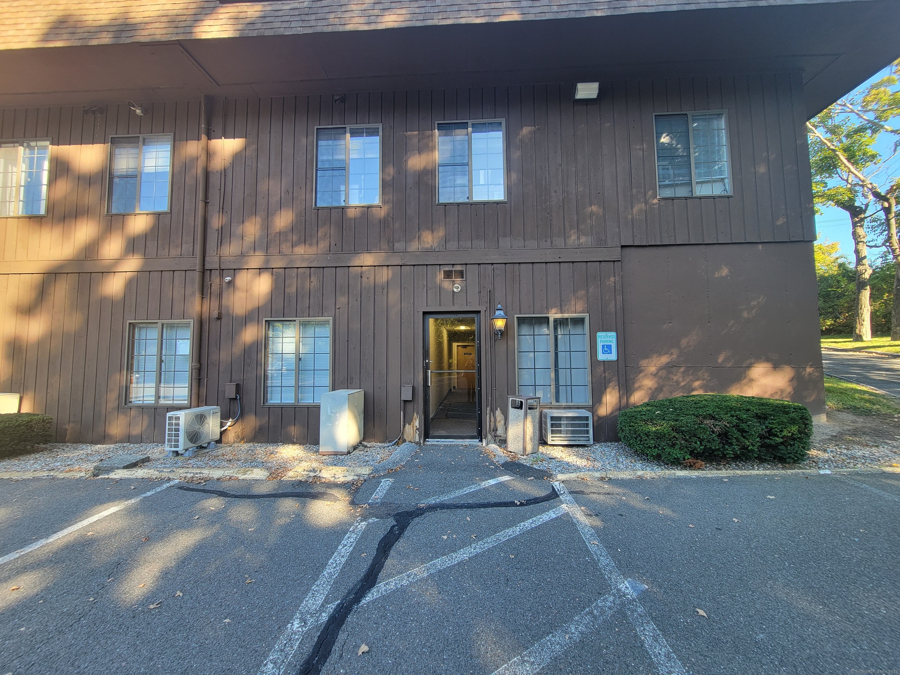 Ste-116-304 Federal Rd, Brookfield, CT