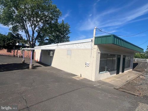858 Street Rd, Southampton, PA, 18966-4723 | Card Image