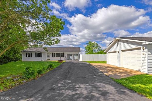 12 Homestead Ln, Ranson, WV, 25438-5628 | Card Image