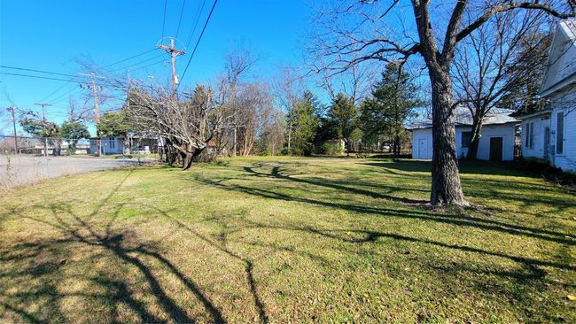 909 W Broadway St, House other with 4 bedrooms, 3 bathrooms and null parking in Clarksville TX | Image 27