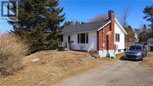 37 Creighton Ave, Saint John, NB, E2J3G8 | Card Image