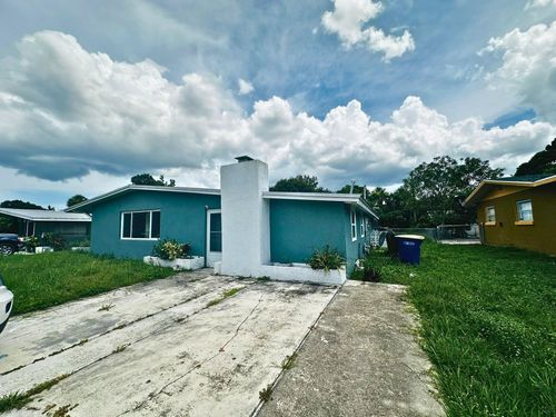 1013 Hispana Ave, Fort Pierce, FL, 34982-4325 | Card Image