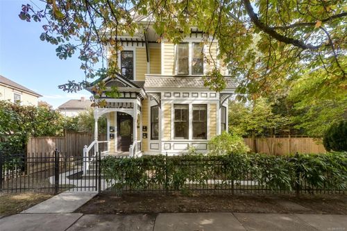 {{alt}} | Card Image