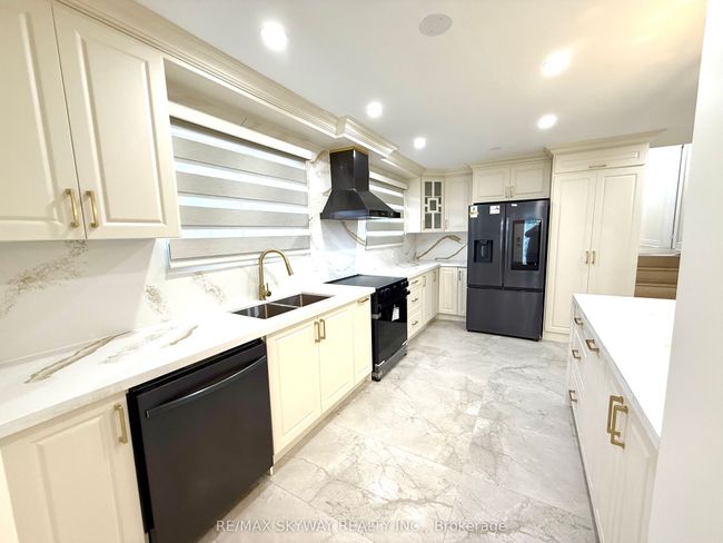 7461 Netherwood Rd, House other with 4 bedrooms, 4 bathrooms and 4 parking in Mississauga ON | Image 7