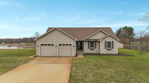 29413 Saddlebred Ln, Dowagiac, MI, 49047-7737 | Card Image
