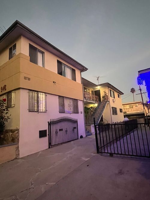 3-946 S Kingsley Dr, Los Angeles, CA, 90005 | Card Image
