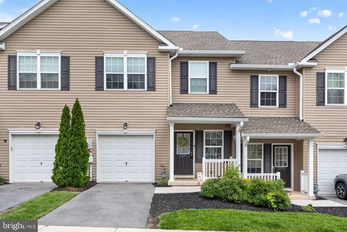 2271 Rising Hill Rd, Whitehall, PA, 18052-3984 | Card Image