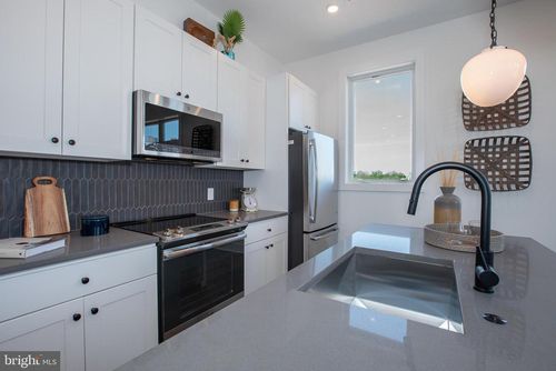 apt-102-2940 W Thompson St, PHILADELPHIA, PA, 19121-5054 | Card Image