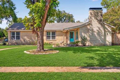 9733 Edgelake Dr, Dallas, TX, 75218-2112 | Card Image