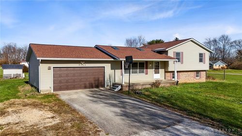 8966 Haddix Rd, Fairborn, OH, 45324-9623 | Card Image