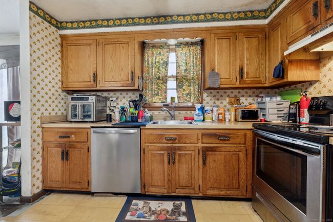 73 Abbey Ln, House other with 3 bedrooms, 2 bathrooms and 4 parking in Windsor CT | Image 16