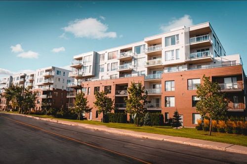 325-200 Rue St-Georges, Saint-Lambert, QC, J4P0B3 | Card Image