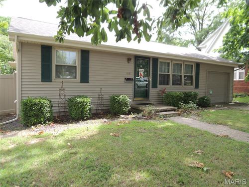 414 E Oak St, Greenville, IL, 62246-1539 | Card Image