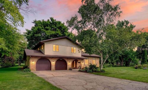 319 Fairway Dr, Columbus, WI, 53925-1819 | Card Image