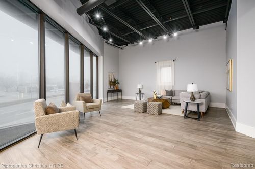 e-32686 Woodward Ave, Royal Oak, MI, 48073-0951 | Card Image