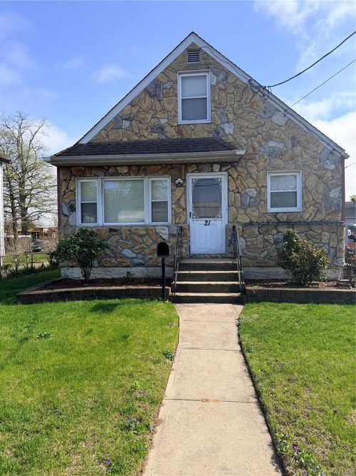 21 W Centennial Ave, Roosevelt, NY, 11575-2028 | Card Image