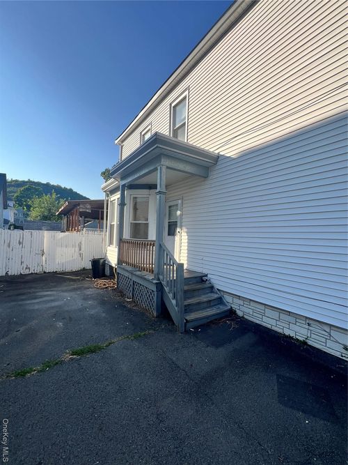 4 Catherine St, Port Jervis, NY, 12771-1601 | Card Image