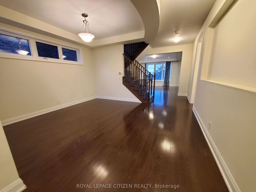 211 Av Symington, Oshawa, ON, L1L0J8 | Card Image