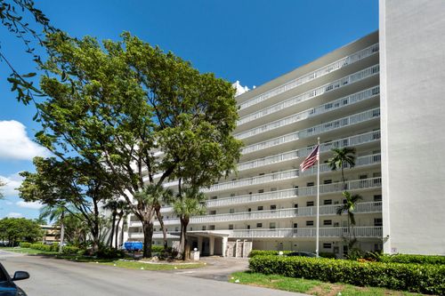 803-2555 Ne 11th St, Fort Lauderdale, FL, 33304-3216 | Card Image
