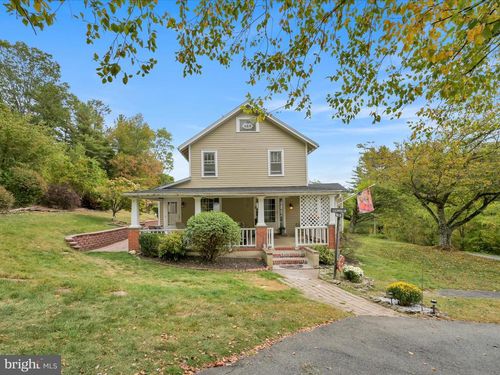 423 Cottontail Ln, Saylorsburg, PA, 18353-8611 | Card Image
