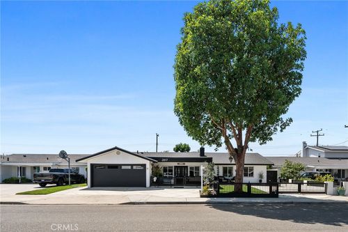2817 Portola Dr, Costa Mesa, CA, 92626-5820 | Card Image