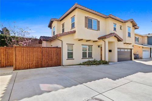 11613 216th St, Lakewood, CA, 90715-2591 | Card Image