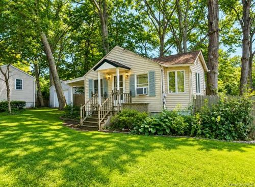 86 N Evergreen Dr, Selden, NY, 11784-2012 | Card Image