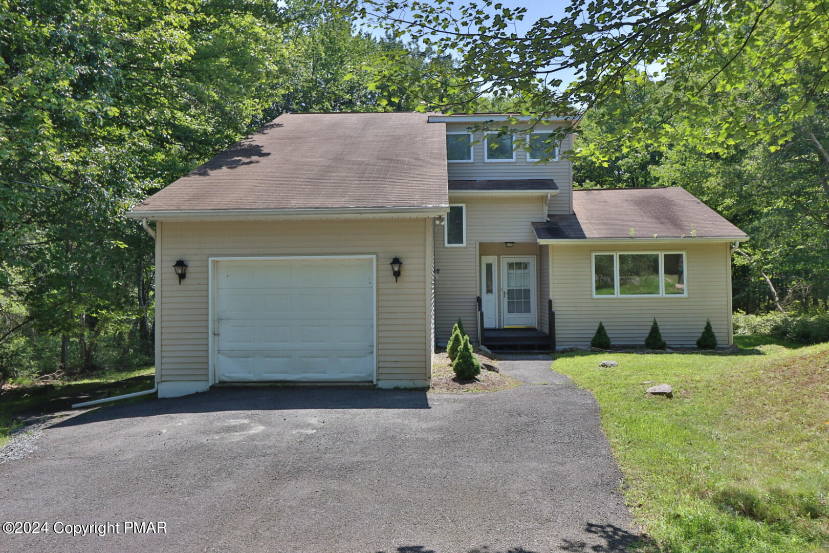 Crystal Dr, Long Pond, PA 18334