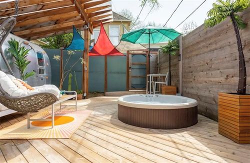 2322 Holly St, Kansas City, MO, 64108-2251 | Card Image