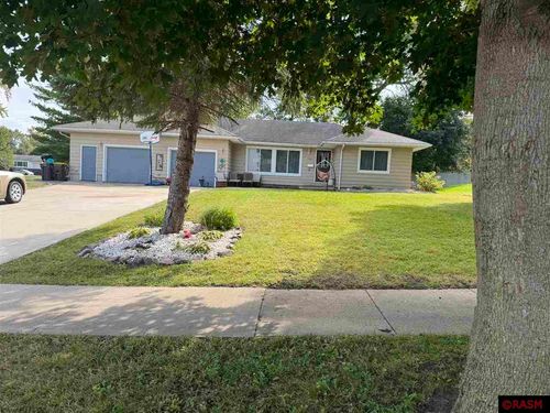 420 5th St Sw, Wells, MN, 56097-1337 | Card Image