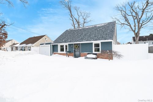 126 Boston Ave, Massapequa, NY, 11758-4103 | Card Image