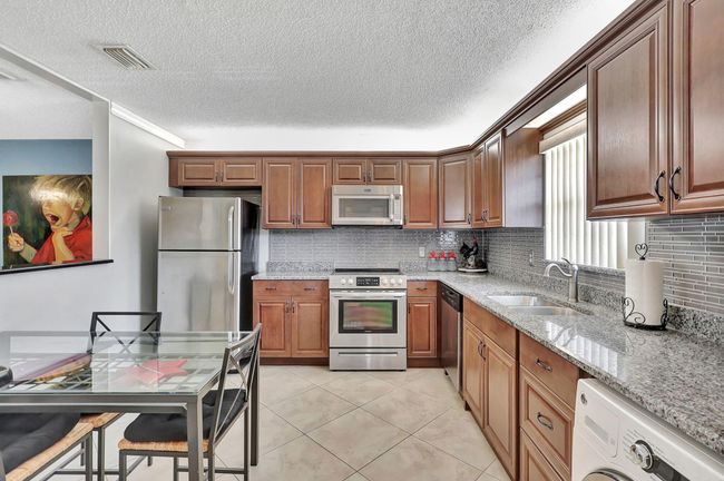 165 Amherst Ln, Condo with 1 bedrooms, 2 bathrooms and null parking in Lake Worth FL | Image 4