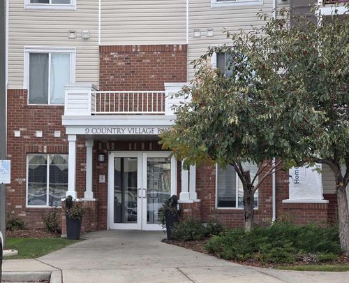 404-9 Country Village Bay Ne, Calgary, AB, T3K5J8 | Card Image